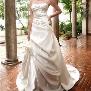 Casablanca strapless wedding gown, size 6